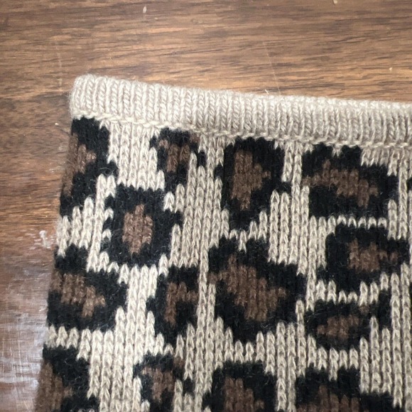 Bergdorf Goodman Leopard Cheetah Animal Print Infinity Scarf Cashmere - Picture 5 of 12